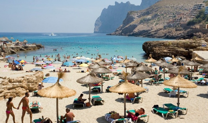 'Sun-Kissed Shores of Employment: Costa del Sol’s Tourism Booms with Job Creation'